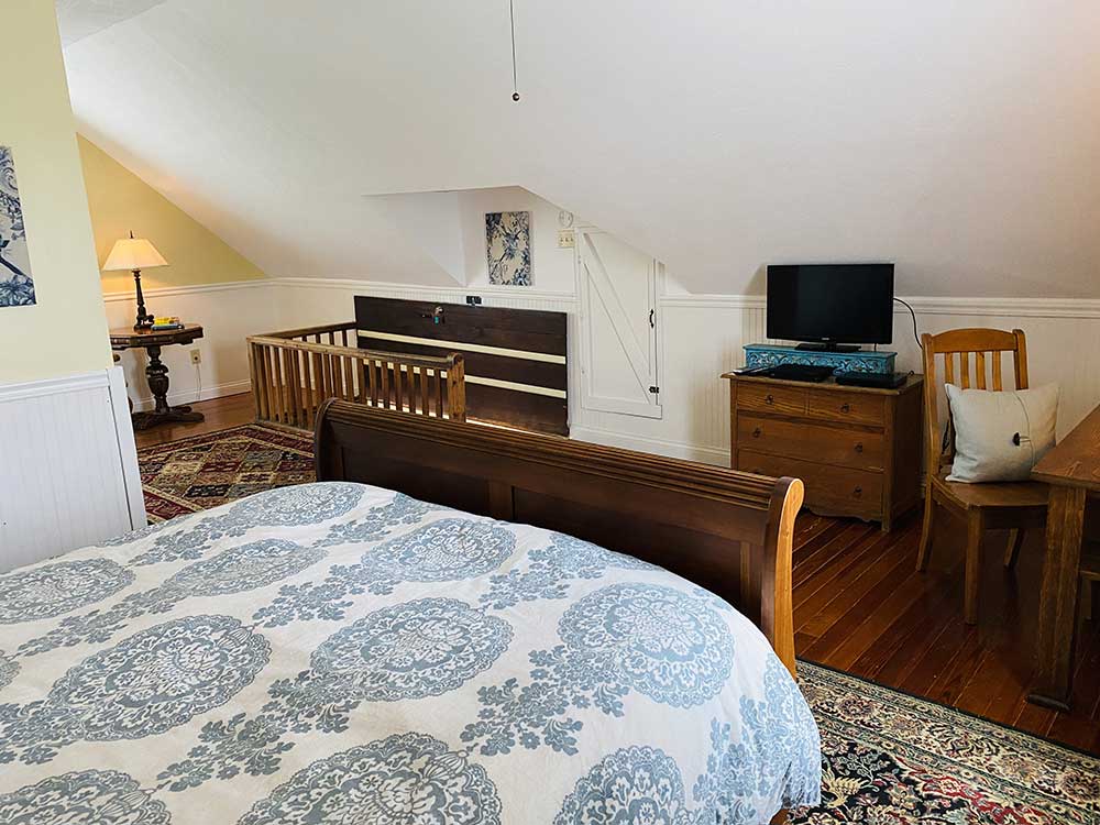 Attic Suite - Katy Trail Bed and Breakfast